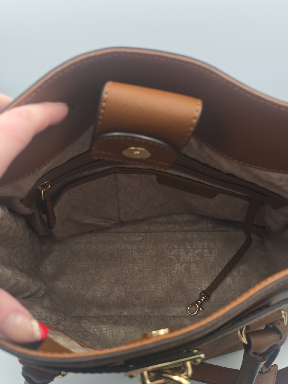 Michael Kors Brown Leather Large Hamilton Satchel W/ Gold Hardware (NWOT)✨️🤎✨️ - Picture 9 of 11